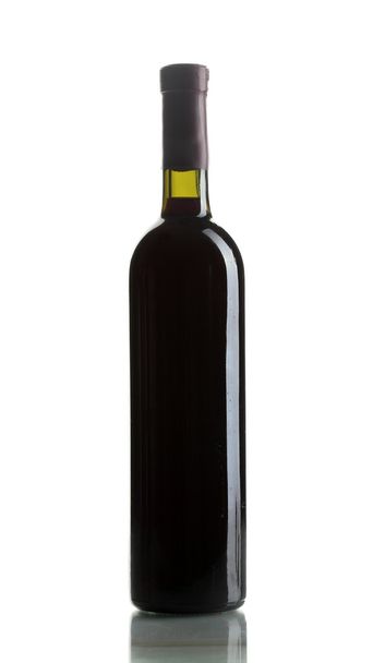 Bottle of red wine isolated on white - Foto, Imagen