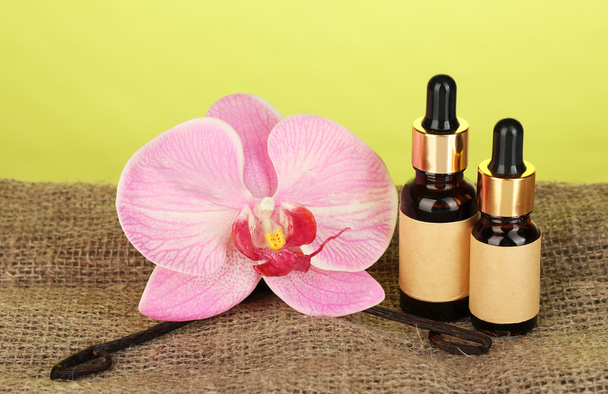 Vanilla pods with essential oil on colorful background - Zdjęcie, obraz