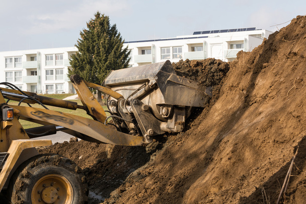 Kolové nakladače nabírání půdy ze staveniště - Fotografie, Obrázek
