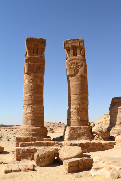Yönü Barkal Jebel Sudan'daki tapınağın kalıntıları - Fotoğraf, Görsel