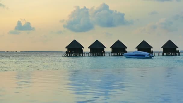 Красивый Мальдивский остров с океаном
 - Кадры, видео