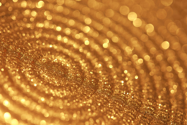 Крупним планом тарілка з золотим боке та блискучими вогнями
 - Фото, зображення