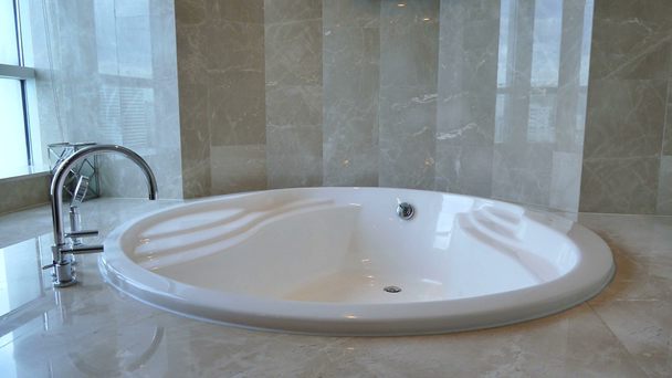 διακόσμηση στο εσωτερικό μπάνιο - Πλάνα, βίντεο