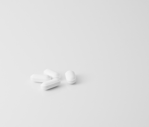 Группа белых таблеток
 - Фото, изображение