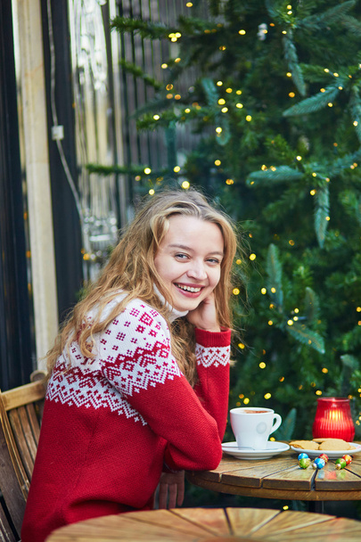 Young woman on a street of Paris decorated for Christmas - Foto, Bild