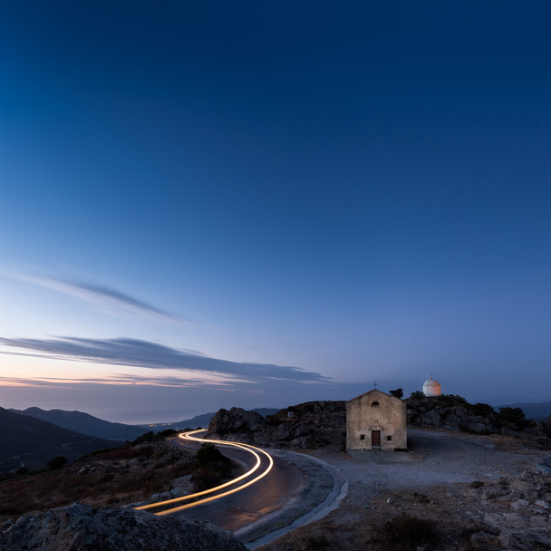 Autó könnyű trail, ezen a környéken: San Sebastiano kápolna Korzikán - Fotó, kép