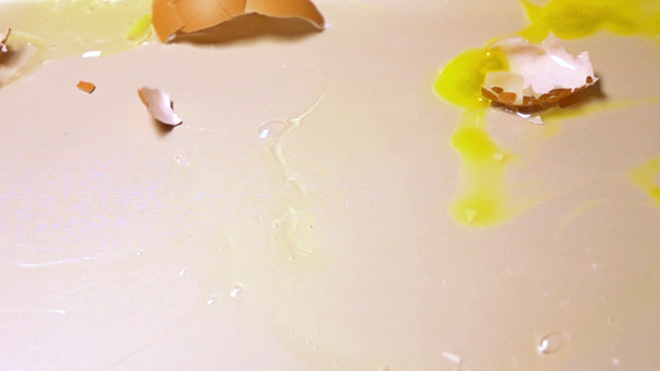 Schiantarsi uovo super slow motion girato - Filmati, video