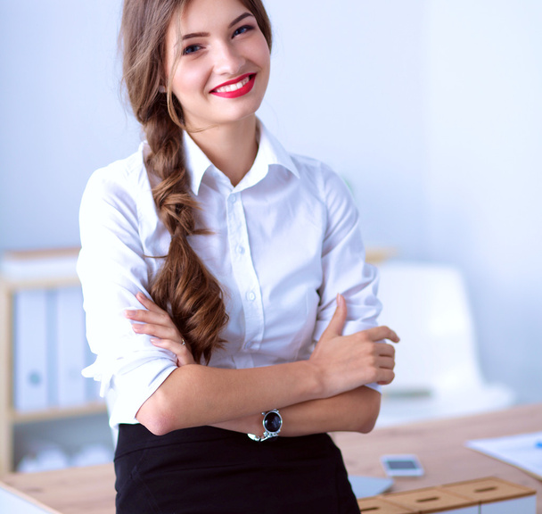 Portrait of business woman standing - Zdjęcie, obraz