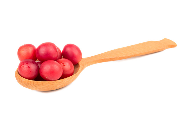 Ciruela de cereza en una cuchara
 - Foto, Imagen