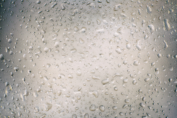 Csepp eső az ablakon. víz vízcseppek üveg ablak - Fotó, kép