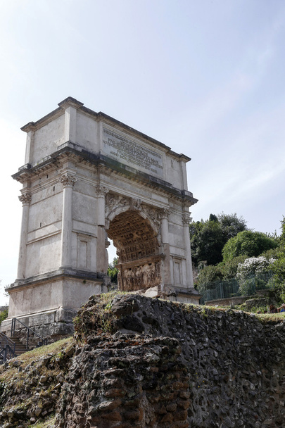 Arch of Titus is a 1st-century honorific arch located on the Via Sacra, Rome, just to the south-east of the Roman Forum. - Photo, Image
