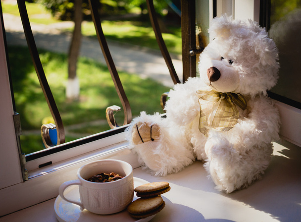 Αρκουδάκι και τσάι Κύπελλο - Φωτογραφία, εικόνα