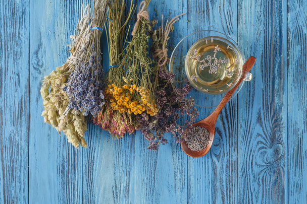 filiżanka herbaty ziołowe z bukiet lawendy - Zdjęcie, obraz