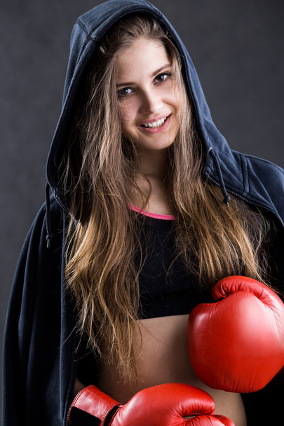 Smiling girl in sportswear - Fotó, kép