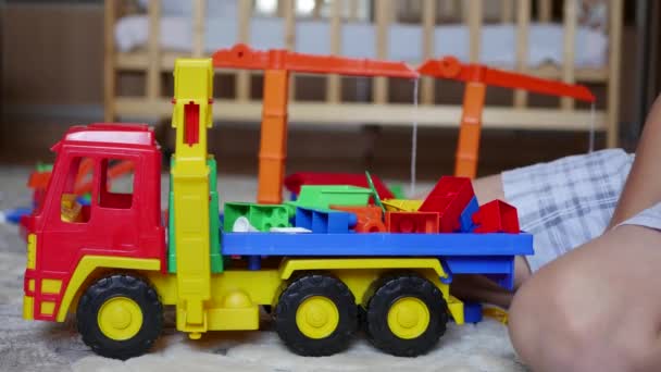 the child plays with the toys in the playroom - Filmati, video
