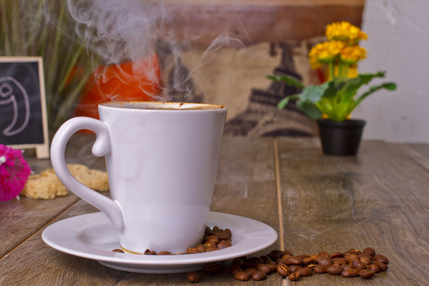 kopje warme en koude koffie - Foto, afbeelding