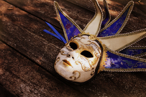Máscara de carnaval veneciana tradicional
  - Foto, Imagen