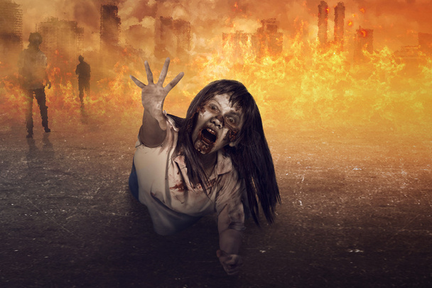 Kobieta azjatyckich zombie jest gniew - Zdjęcie, obraz