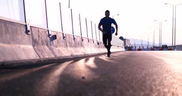 Man running at sunset - Materiaali, video