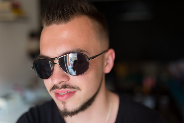 young man with sunglasses - Фото, изображение
