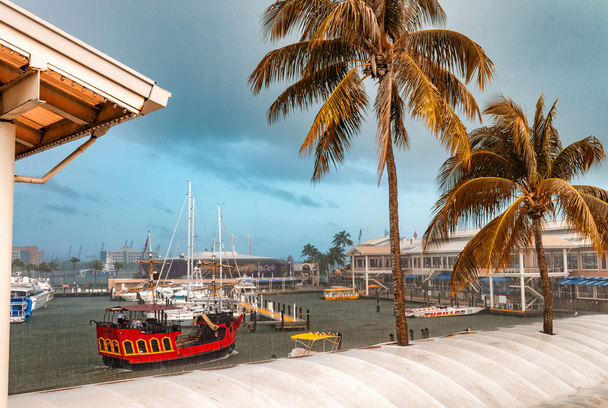 マイアミ - 2016 年 2 月 23 日: マイアミ港と船。マイアミ歓迎  - 写真・画像