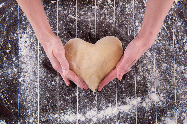 Cook preparing dough for baking in the kitchen - Valokuva, kuva