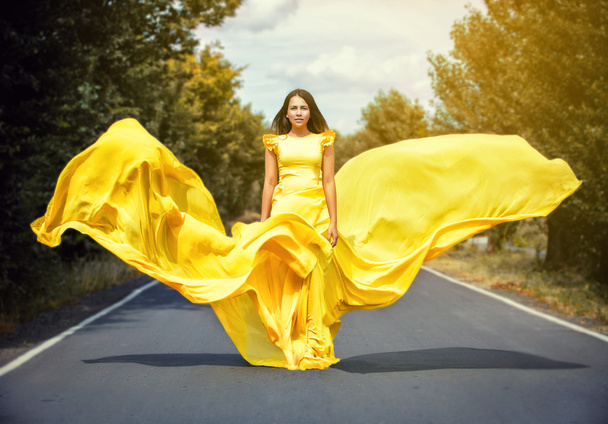 girl in yellow dress  - Foto, Bild