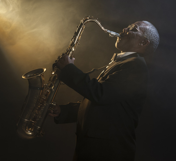 Saxophonist playing on instrument  - Foto, Imagem