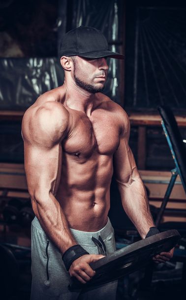 muscle man in club - Φωτογραφία, εικόνα