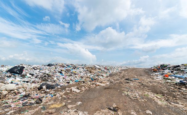 Müll auf kommunaler Deponie für Hausmüll - Foto, Bild