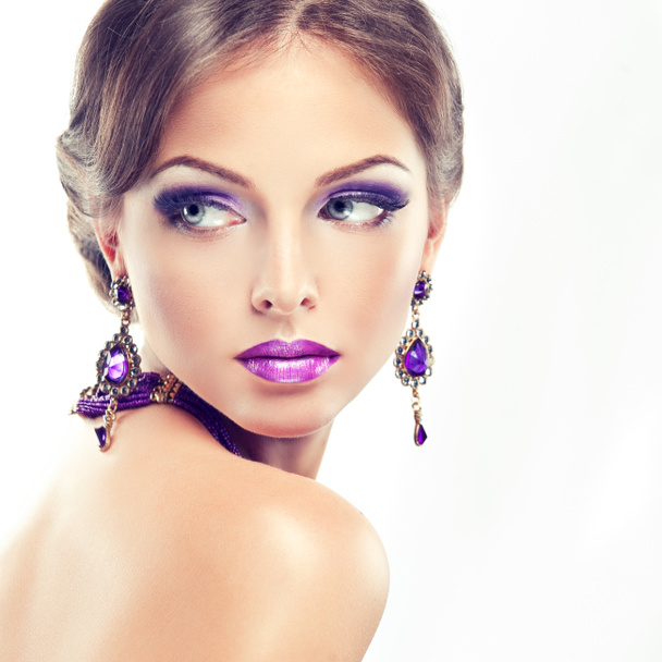  model s šperky náušnice a fialové make-up  - Fotografie, Obrázek