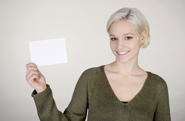 Nő névjegykártyával - Fotó, kép