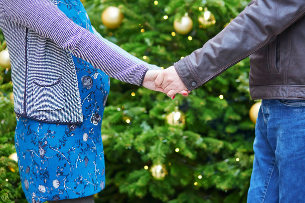 Mutlu aile Noel iki açık havada - Fotoğraf, Görsel