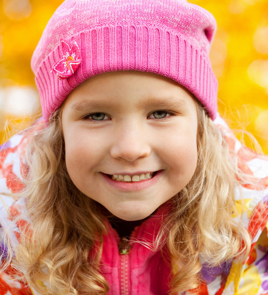 Happy girl in autumn park - Photo, Image