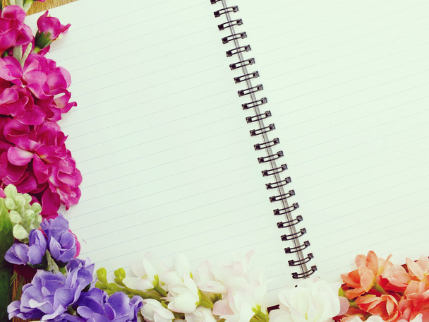 blank notebook diary with pink flower on wooden background - Фото, зображення