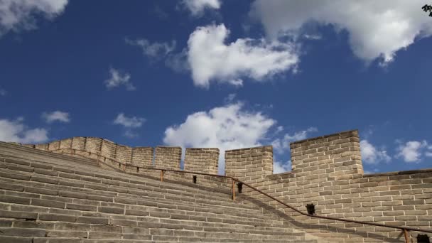 Widok jednego z najbardziej malowniczych części Wielkiego Muru chińskiego, na północ od Pekinu  - Materiał filmowy, wideo