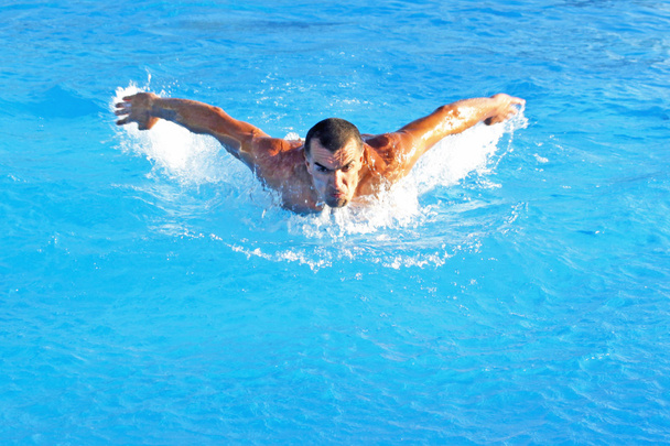 pływanie ciężko - Zdjęcie, obraz