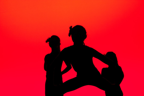 dançarinos em vermelho
 - Foto, Imagem