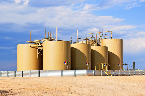 Merkezi Colorado, ABD ham petrol depolama tankları - Fotoğraf, Görsel