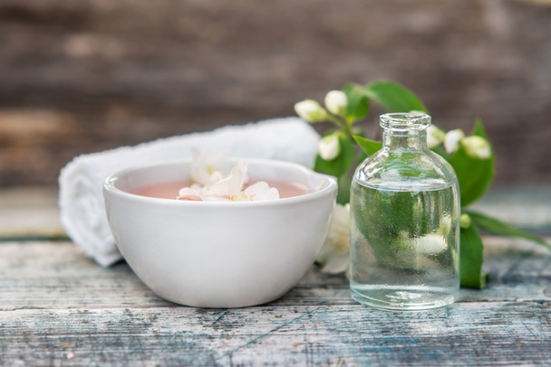 СПА и оздоровительные процедуры с морской солью, эссенцией масла, потоком жасмина
 - Фото, изображение