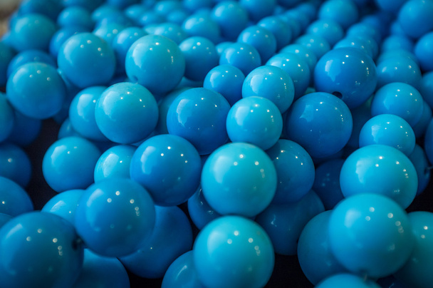 Kék gyöngy nyakláncok - Fotó, kép