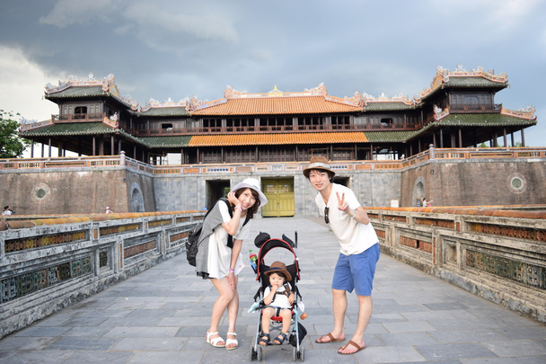 Familie macht Sightseeing auf fue vietnam - Foto, Bild