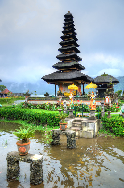pura ulun danu bratan, hinduistischer Tempel am Bratan-See, Bali, Indonesien - Foto, Bild
