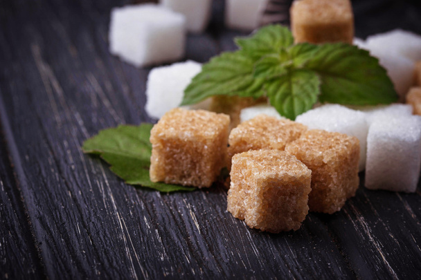 Azúcar blanco y moreno - Foto, imagen