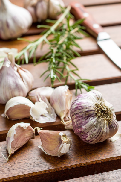 Garlic and rosemary. - Foto, Bild