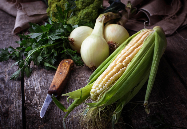 Raw corn,onions and  broccoli - Фото, изображение