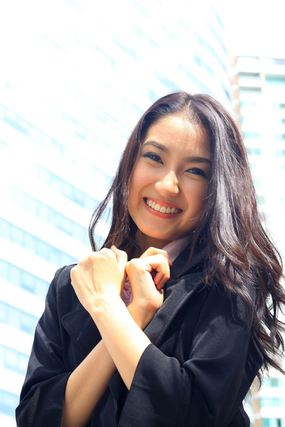 Nahaufnahme Porträt einer asiatischen Geschäftsfrau für junge Menschen - Foto, Bild