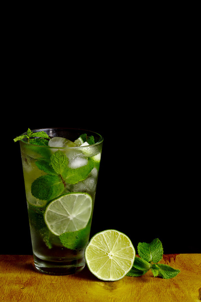 Mojito - a cooling drink - Фото, изображение