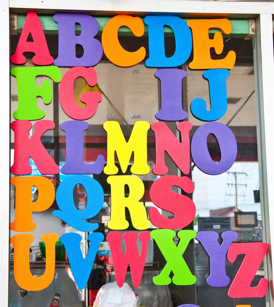 Alphabet en pâte de caoutchouc sur miroir
 - Photo, image