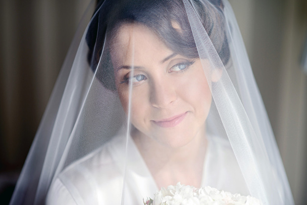 bride with lace veil - Fotografie, Obrázek